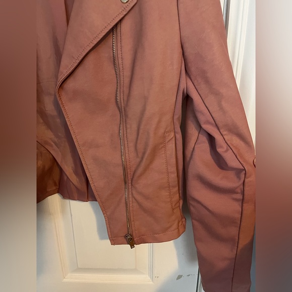 Dynamite leather jacket. In great condition, barely worn - Picture 2 of 3